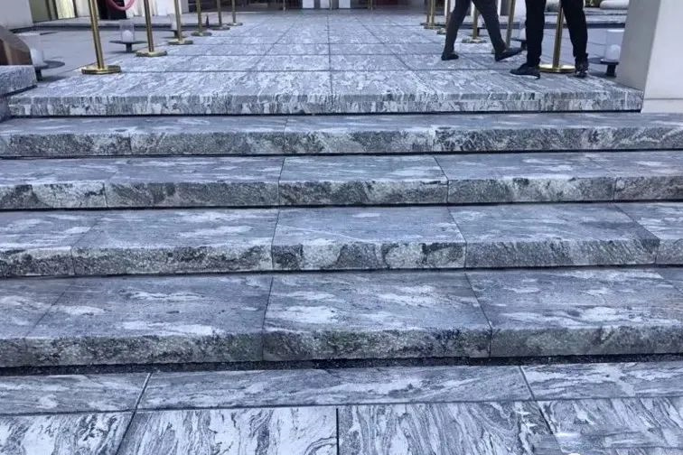 Escaleras de granito Juparana