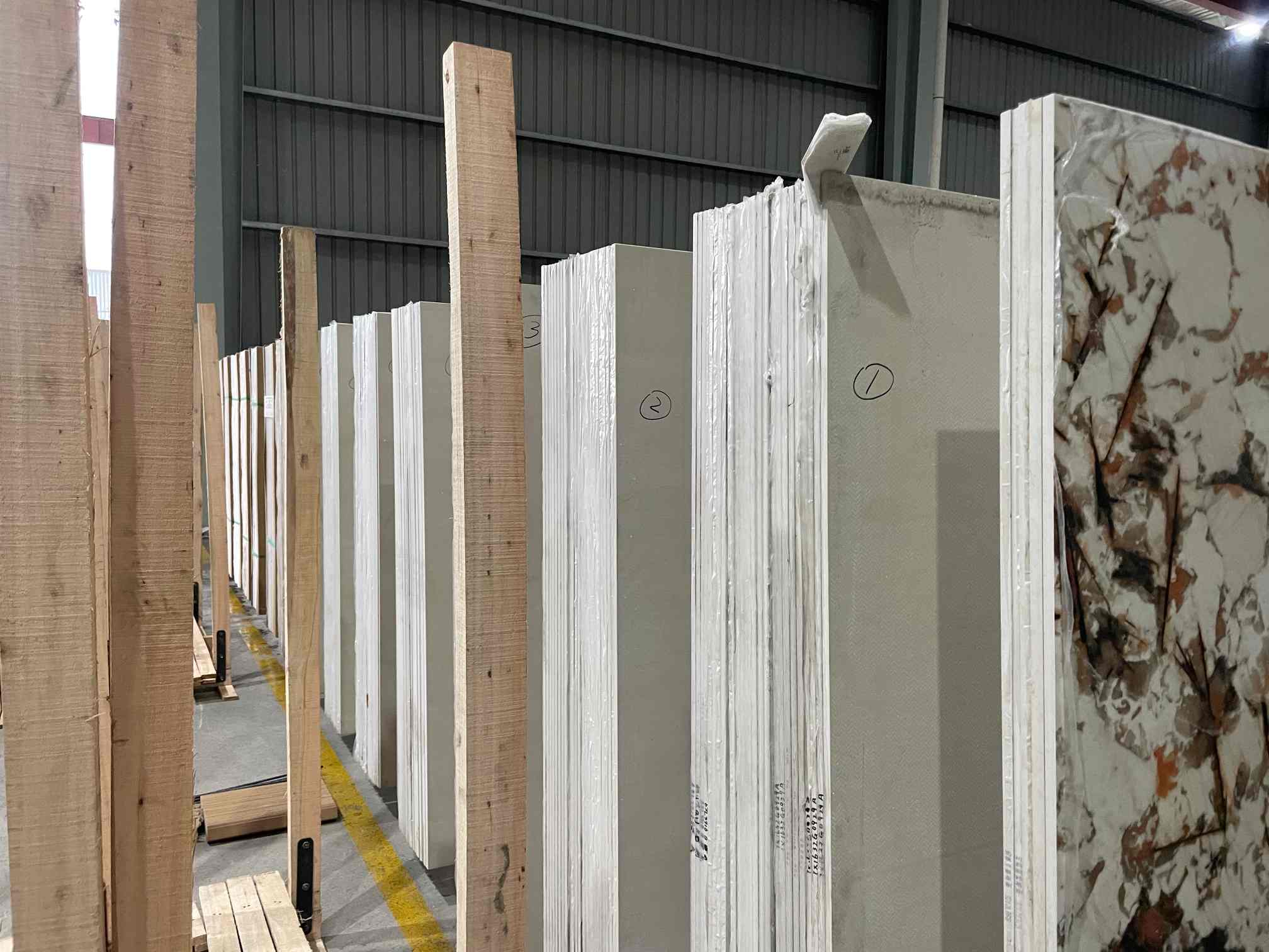 Warehouse preparation of labeled sintered stone slab bundles