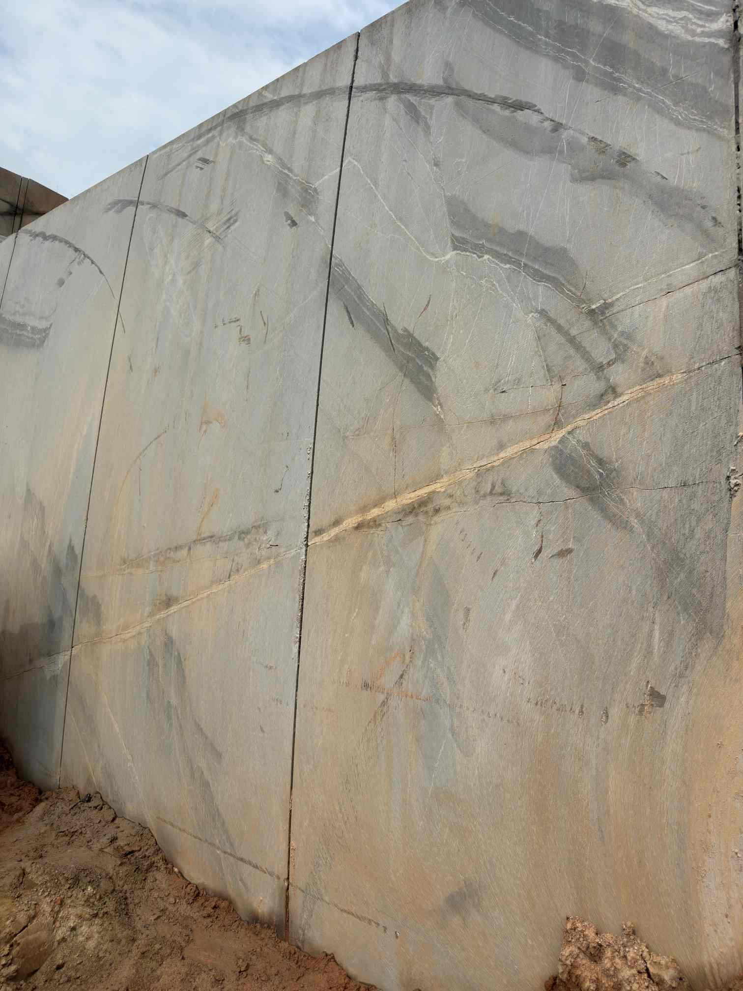 Tema Grey granite tread edge finishing during factory fabrication