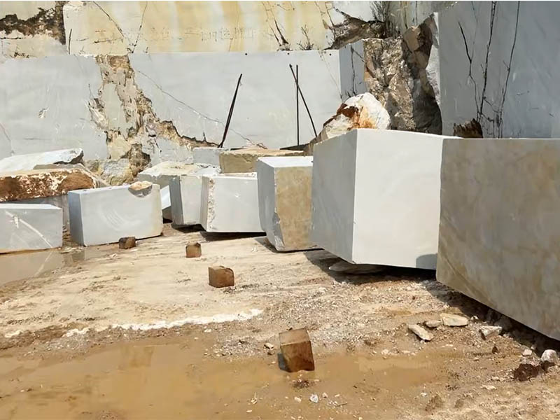 Excelente suministro de piedra: mármol blanco cristalino de China para proyecto en Sudamérica: una alternativa rentable al material vietnamita.